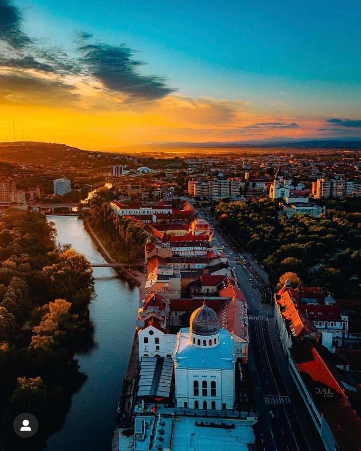 Ultracentral Apartment Near Moscovitz Palace Oradea Luaran gambar